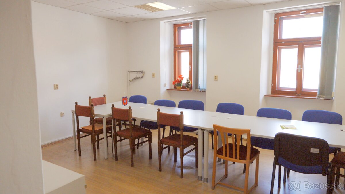 Budova v centre mesta - 4