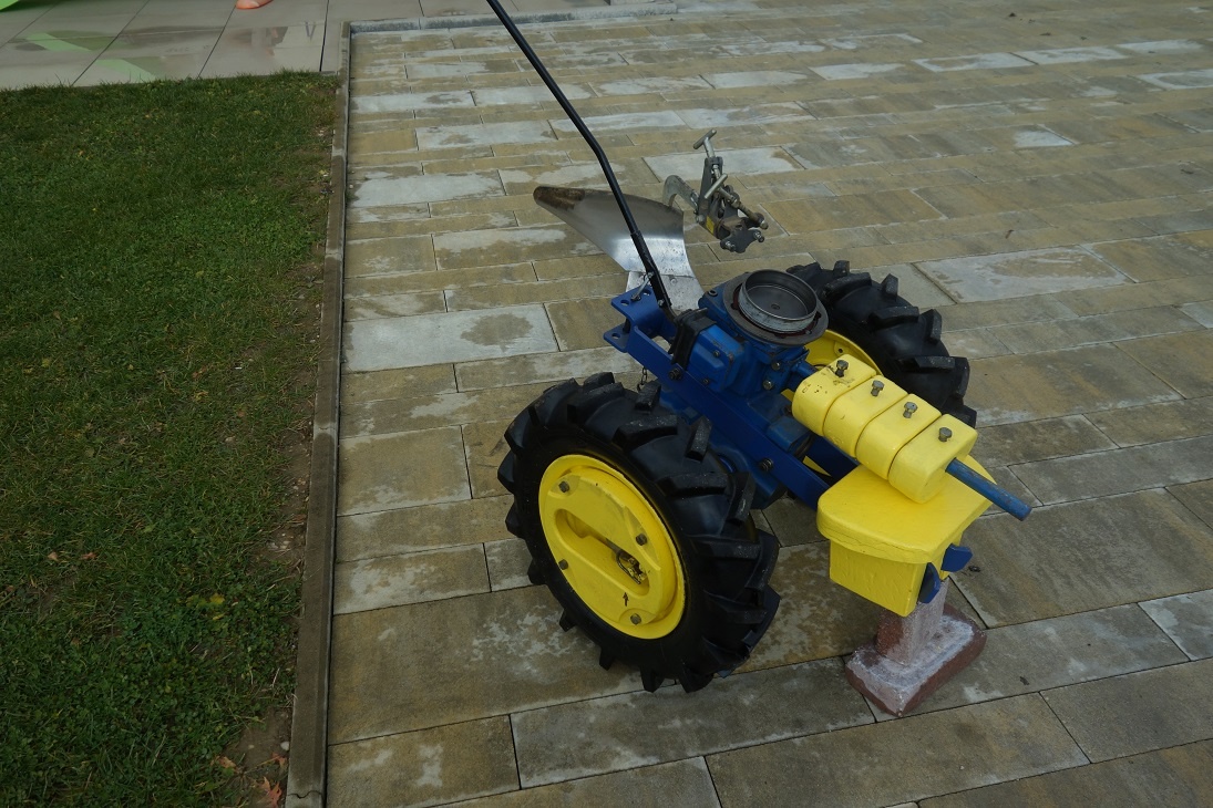 podvozok agzat s pluhom - 4