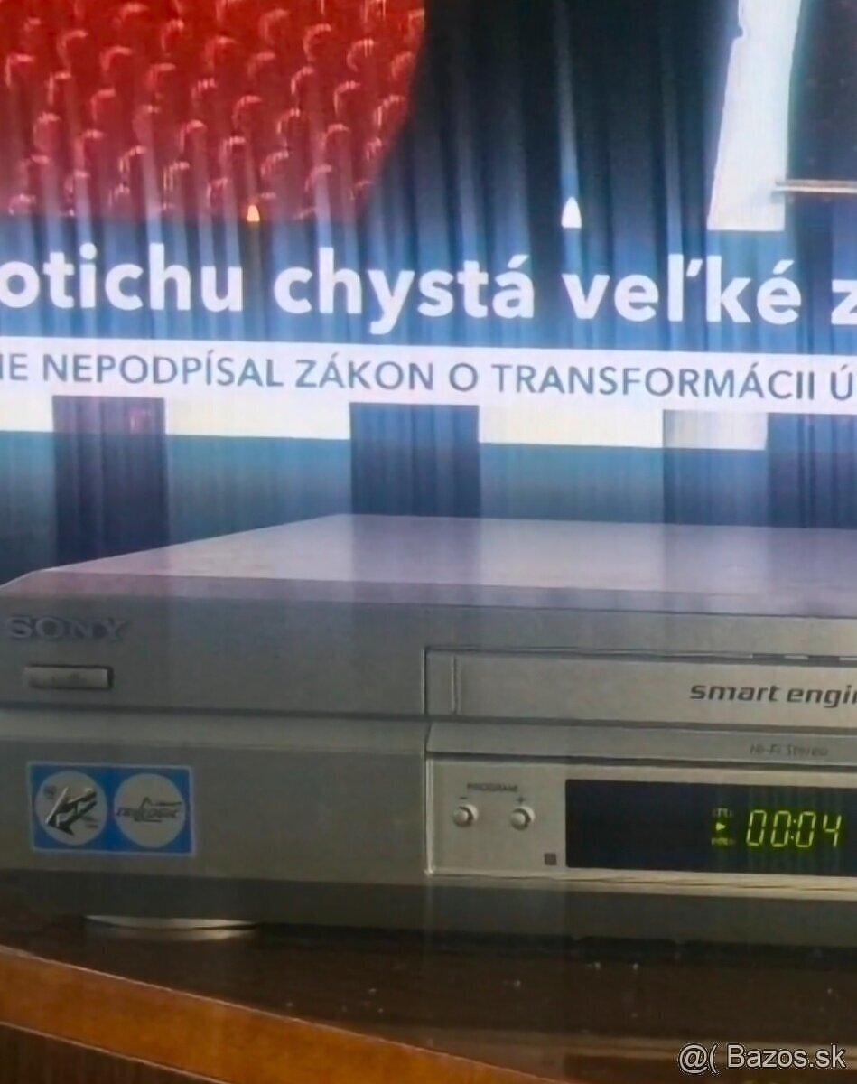 videorekordér VHS . Daewoo a HiFi stereo SONY JVC - 4