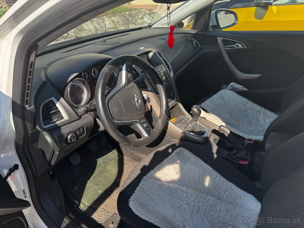 predám Opel Astra J Sport Tourer - 4