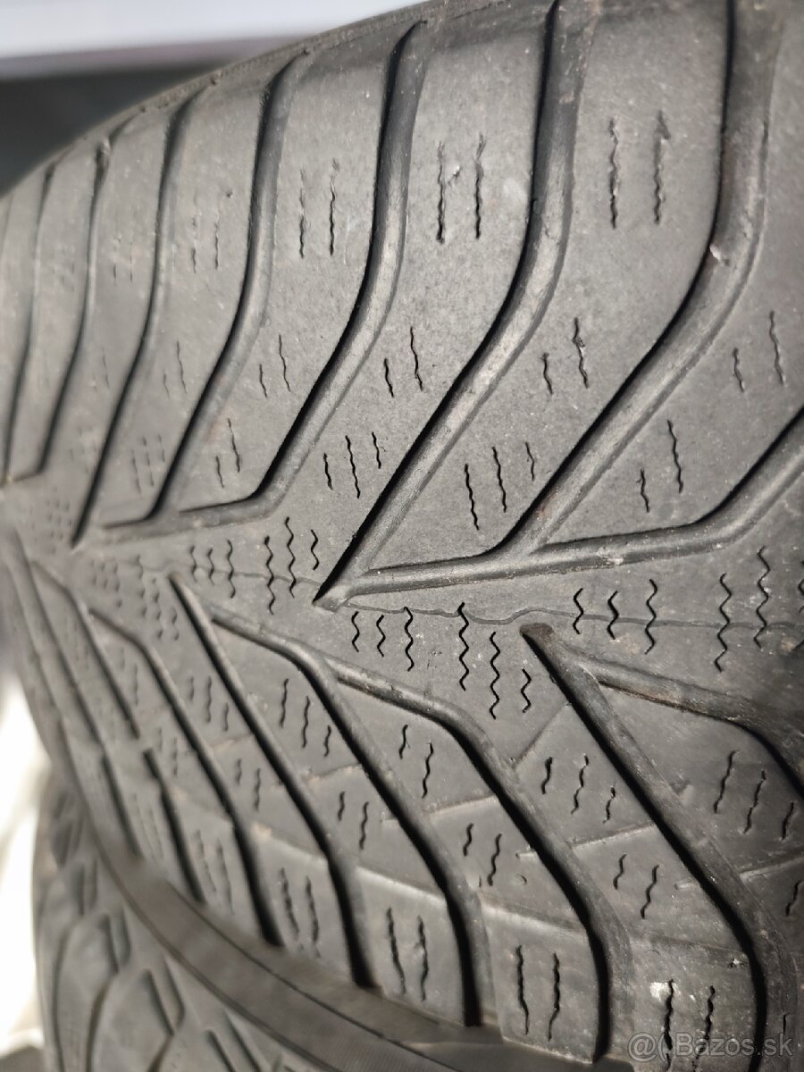 Pneu 215/60R16 - 4