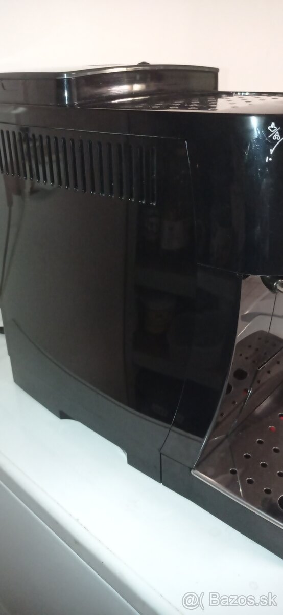 DeLonghi Magnifica S ECAM 22.110.B - 4