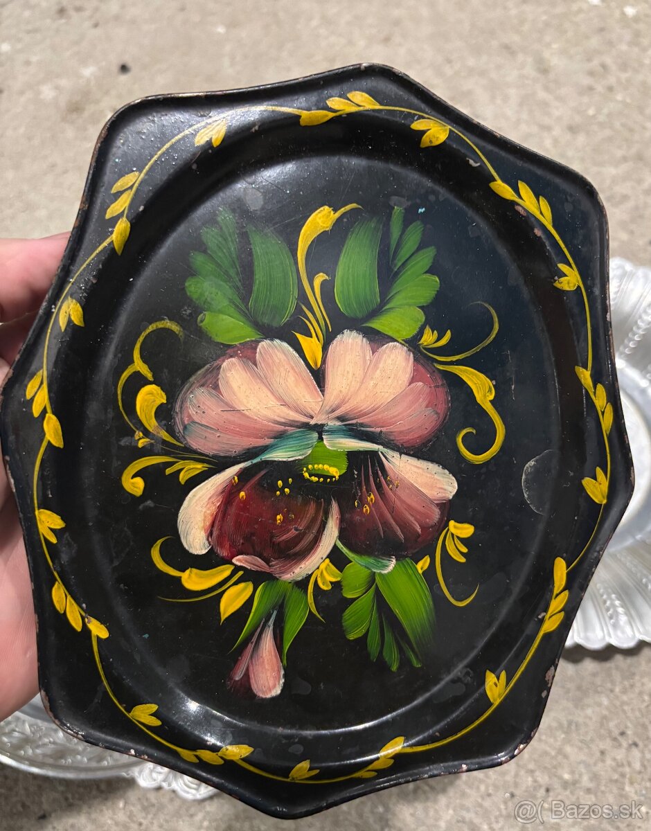 Starožitné kovové taniere a tácka - 4