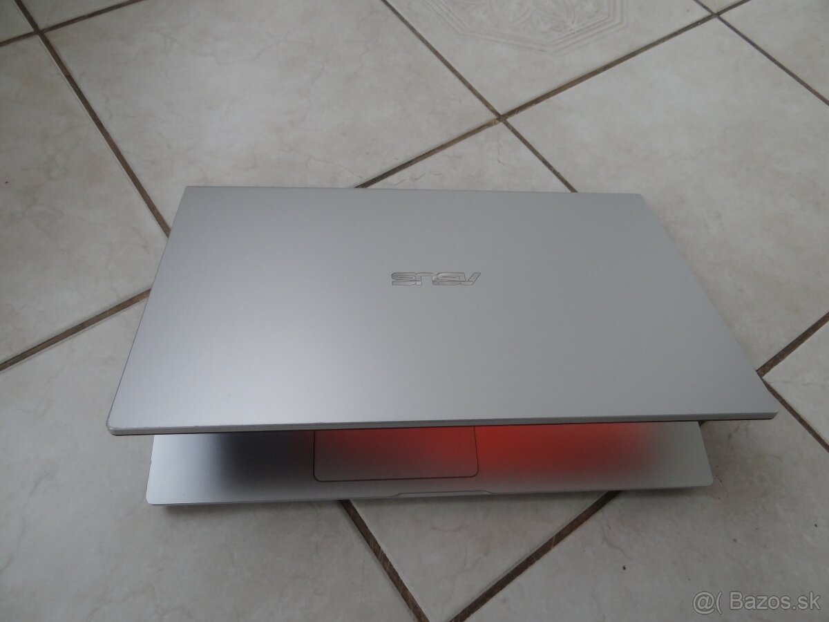 15.6" ASUS X509/ Int Core I5/ 12GB RAM/ 512GB SSD/2xGrafika - 4
