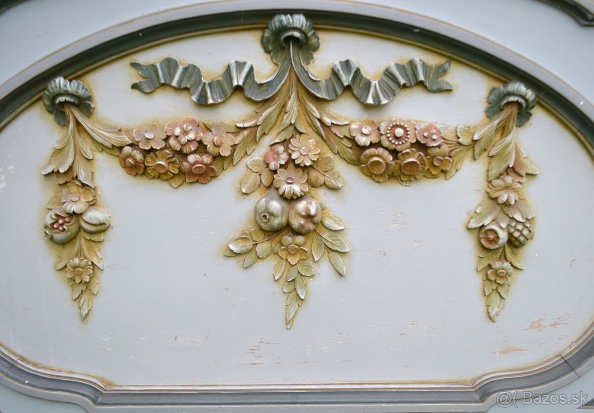 Krásna vyrezávaná posteľ - 4