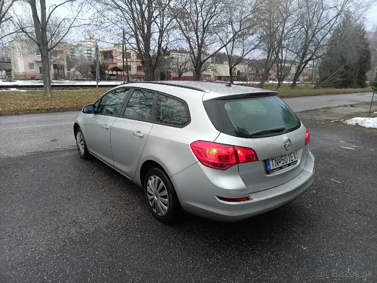 Opel Astra 1.7 CTDi 2012 - 4