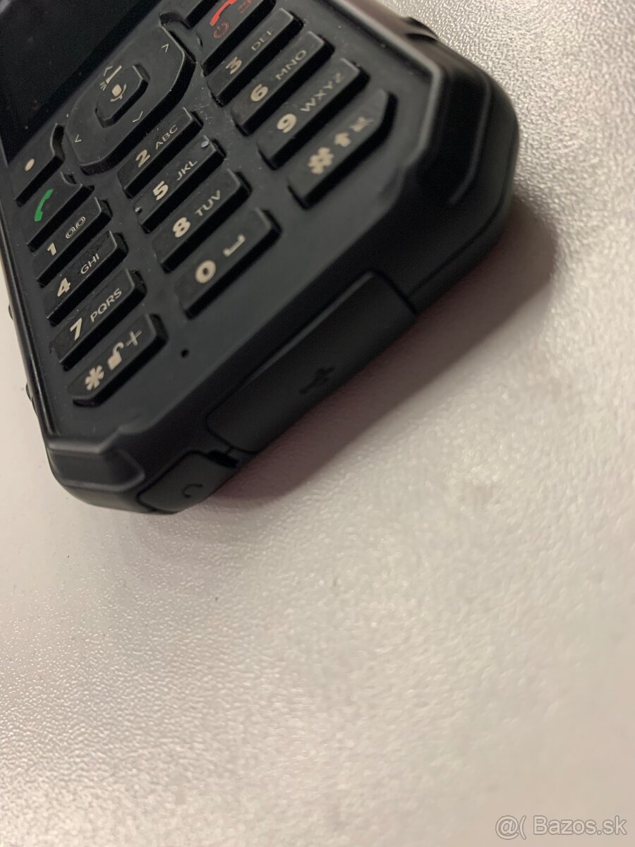 Predam pracovný mobil CAT - 4