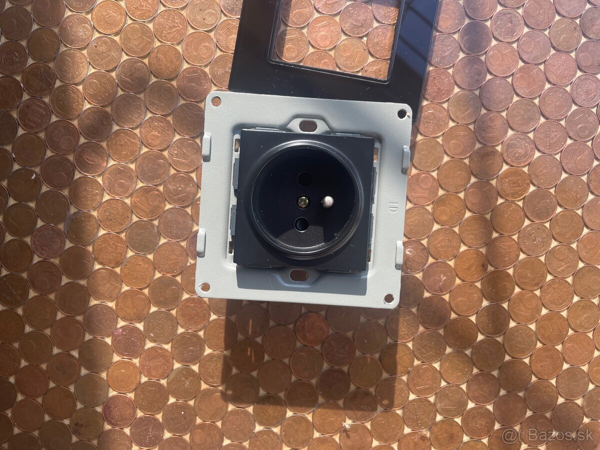 Zásuvka sklenená čierna - 4