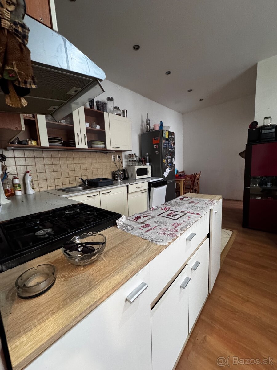 Na predaj 2 izbovy byt na ulíci Kukučinova - 4