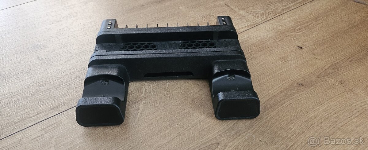 PS4 Slim - vertikákny stojan s chladením - 4