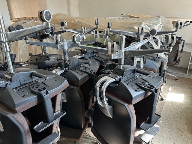 prodám kancelářské bílé stoly ze systému Openspace - 4