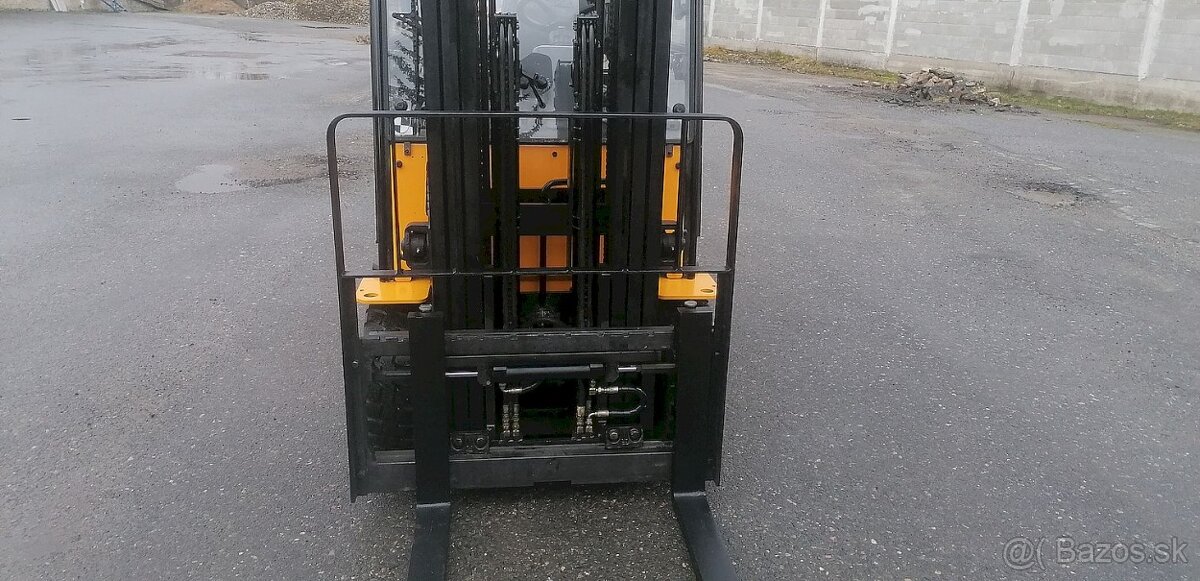 HYUNDAI 30BH-9 AKU triplex, boční posuv - 4