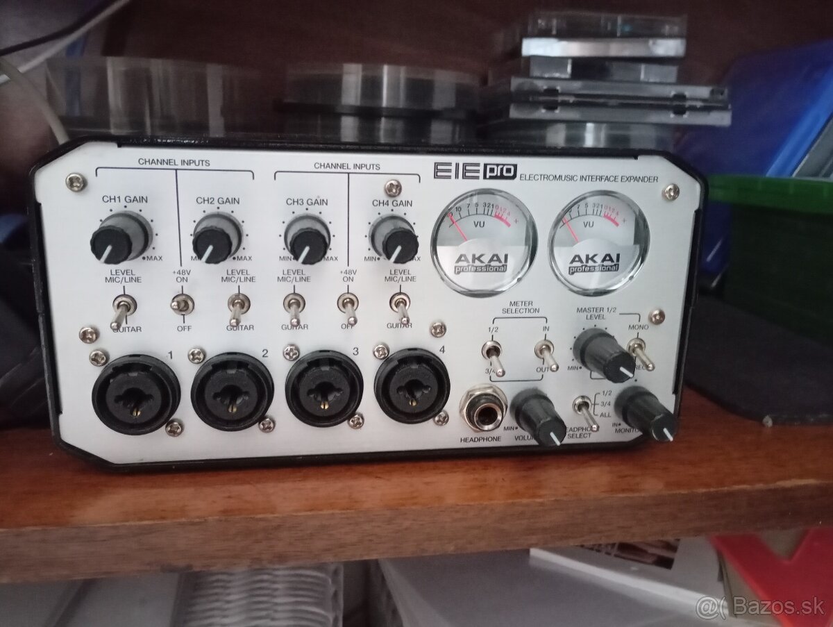 Zosilovač AKAI EIE professional - 4