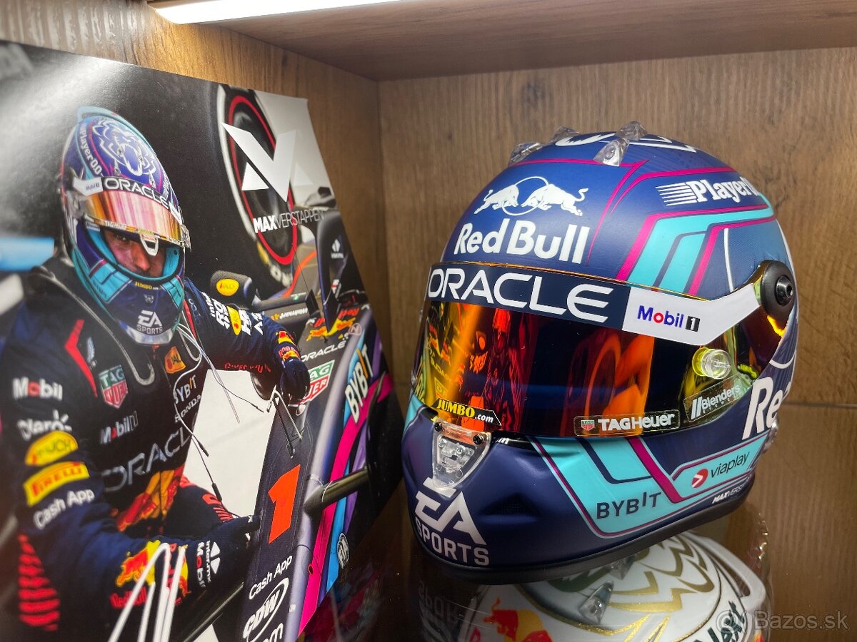 F1 helmy, šiltovky a modely - 4