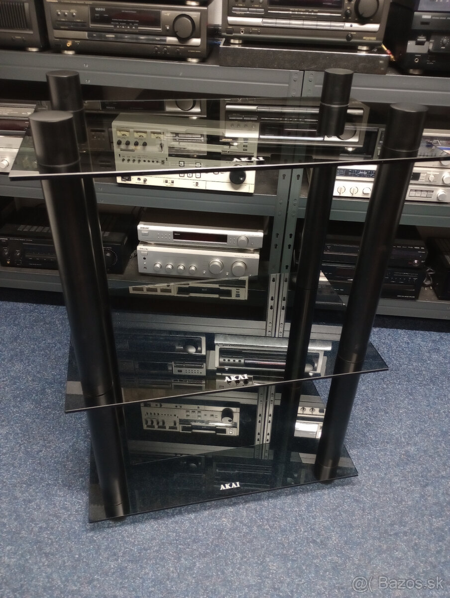 HiFi stolík AKAI - 4