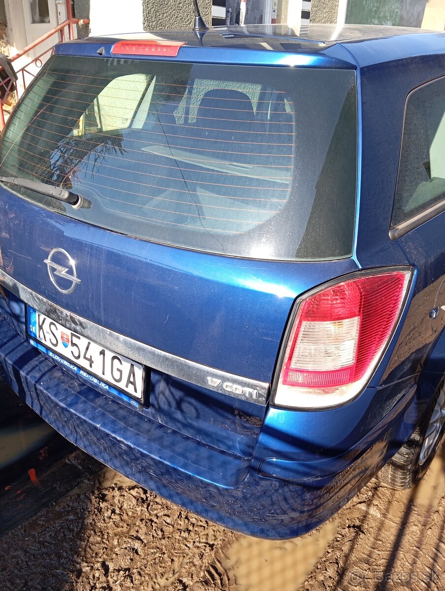 Opel Astra h 81kw rok 2012 - 4