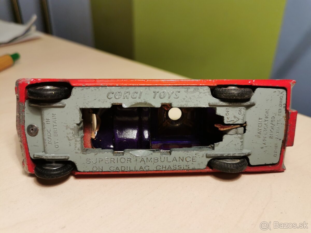 Corgi toys Ambulancia - 4