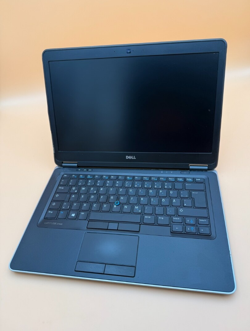 Dell Latitude E7440 / i5 / 8GB RAM / SSD / Win 11 Pro - 4