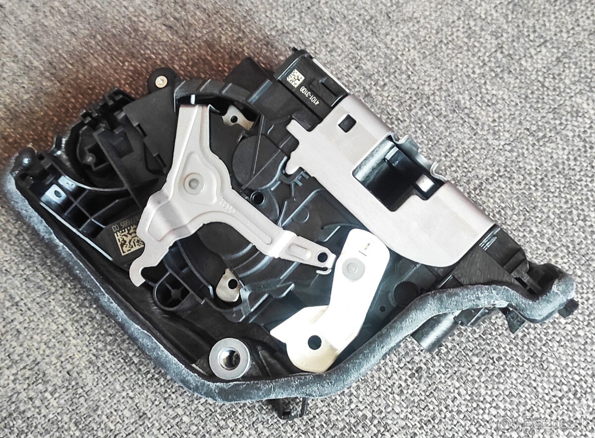 zámok ľavých predných dverí na BMW - 4