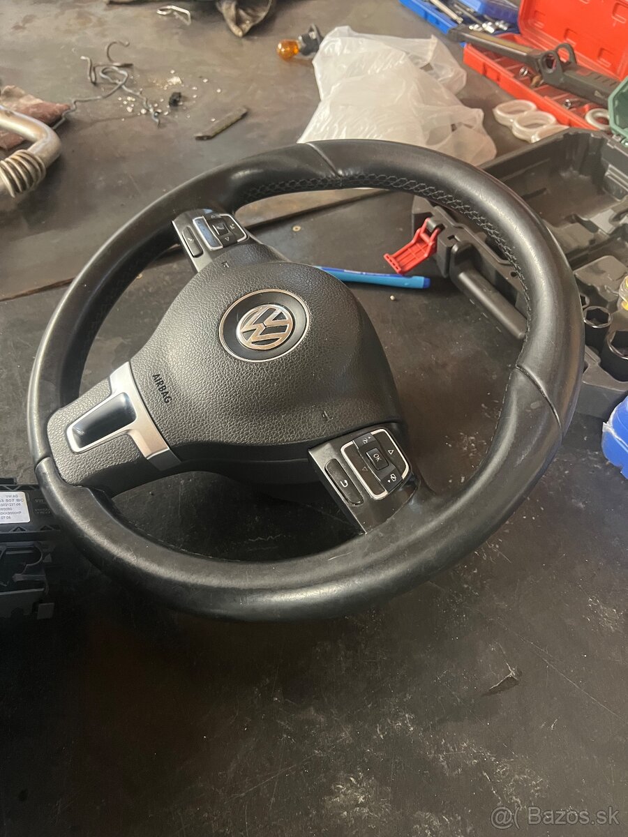 Predám multifunkčný volant do VW Golf 6 - 4