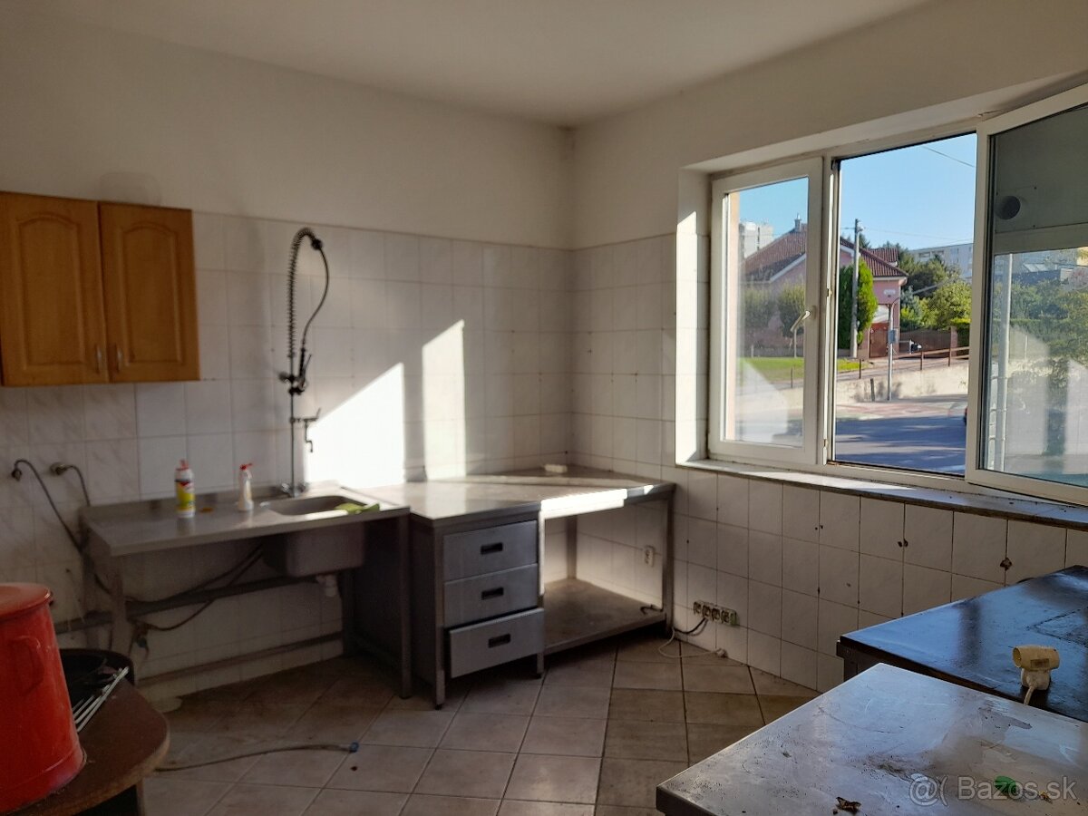 Priestor na prenájom bývalá pizzeria, Trnava-ul.Tehelná - 4