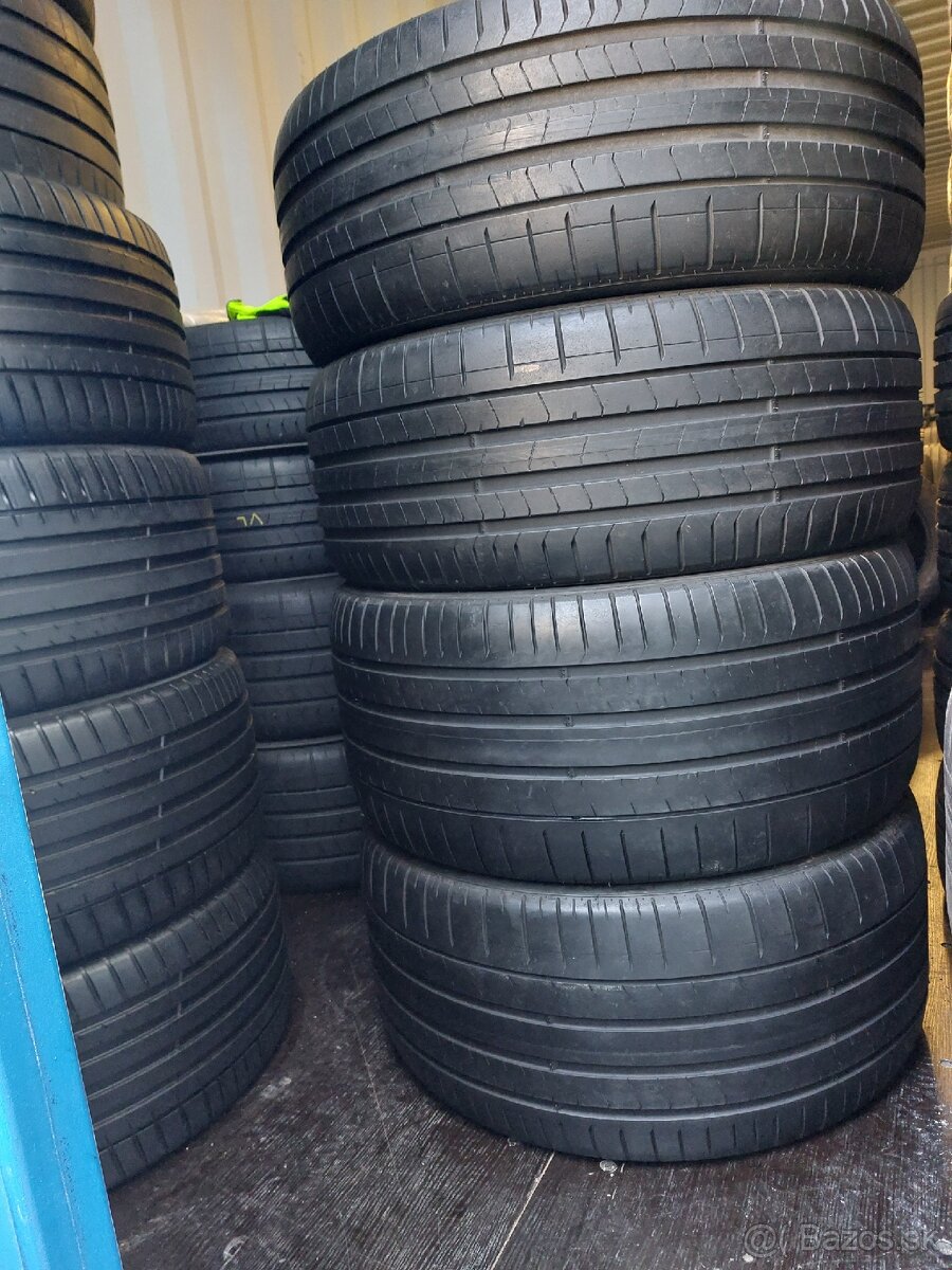 Pirelli Pzero 285/40R23 + 325/35R23 - 4