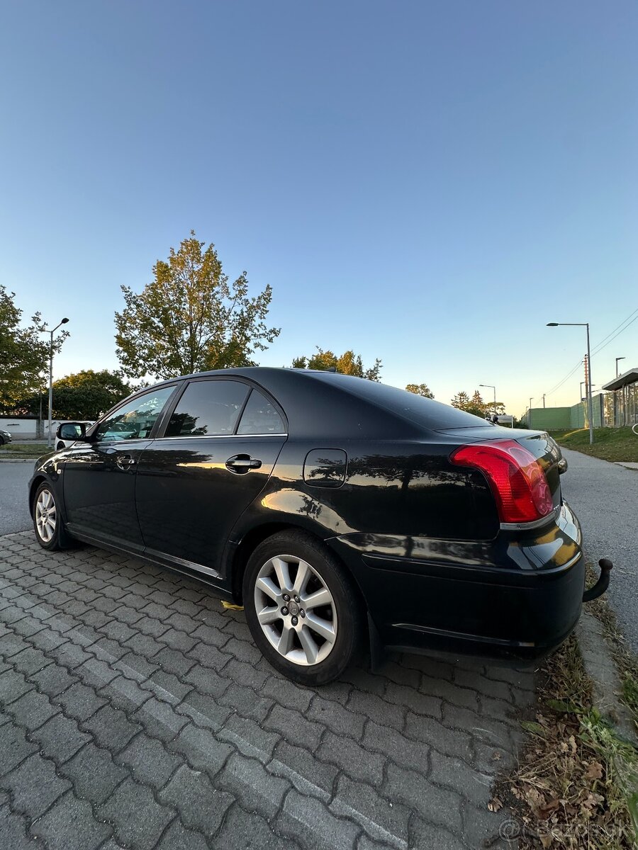 Toyota Avensis 1.8 - 4