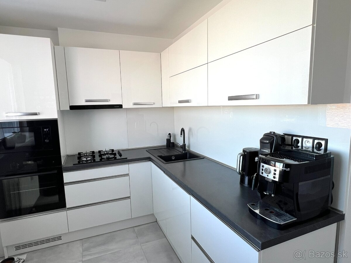 Na predaj 2 izbový byt po kompletnej rekonštrukcii - 4