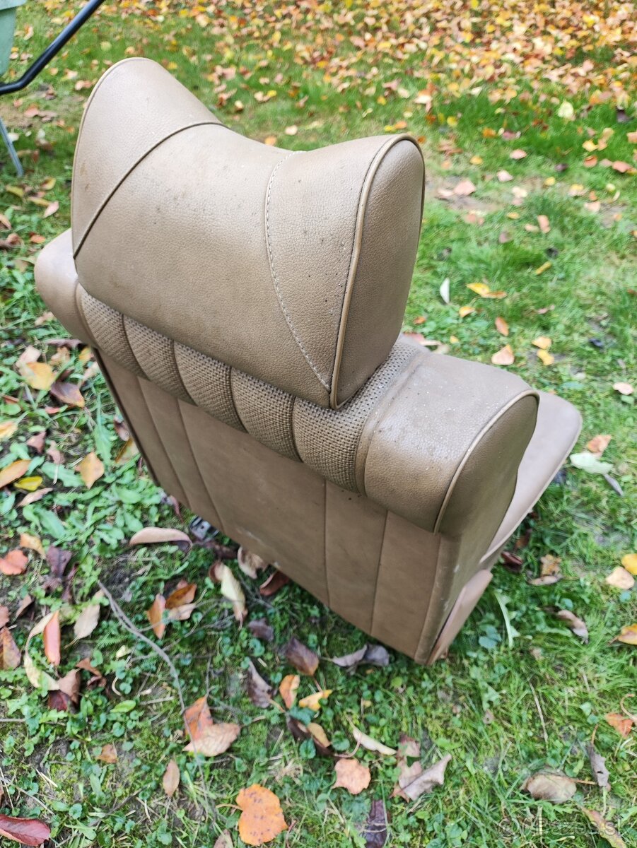 Predám na Mercedes W115 sedadlo - 4