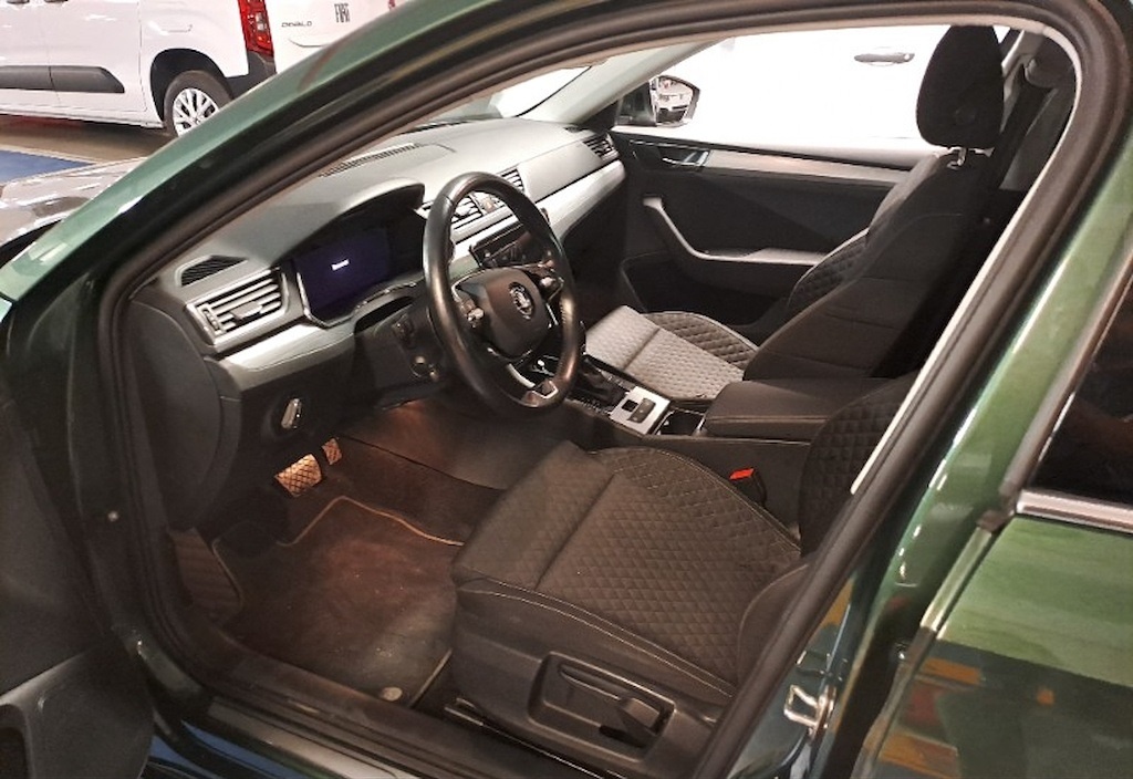 Škoda Superb 2021 2.0TDi zelený, VirtualCockpit, odpočet DPH - 4