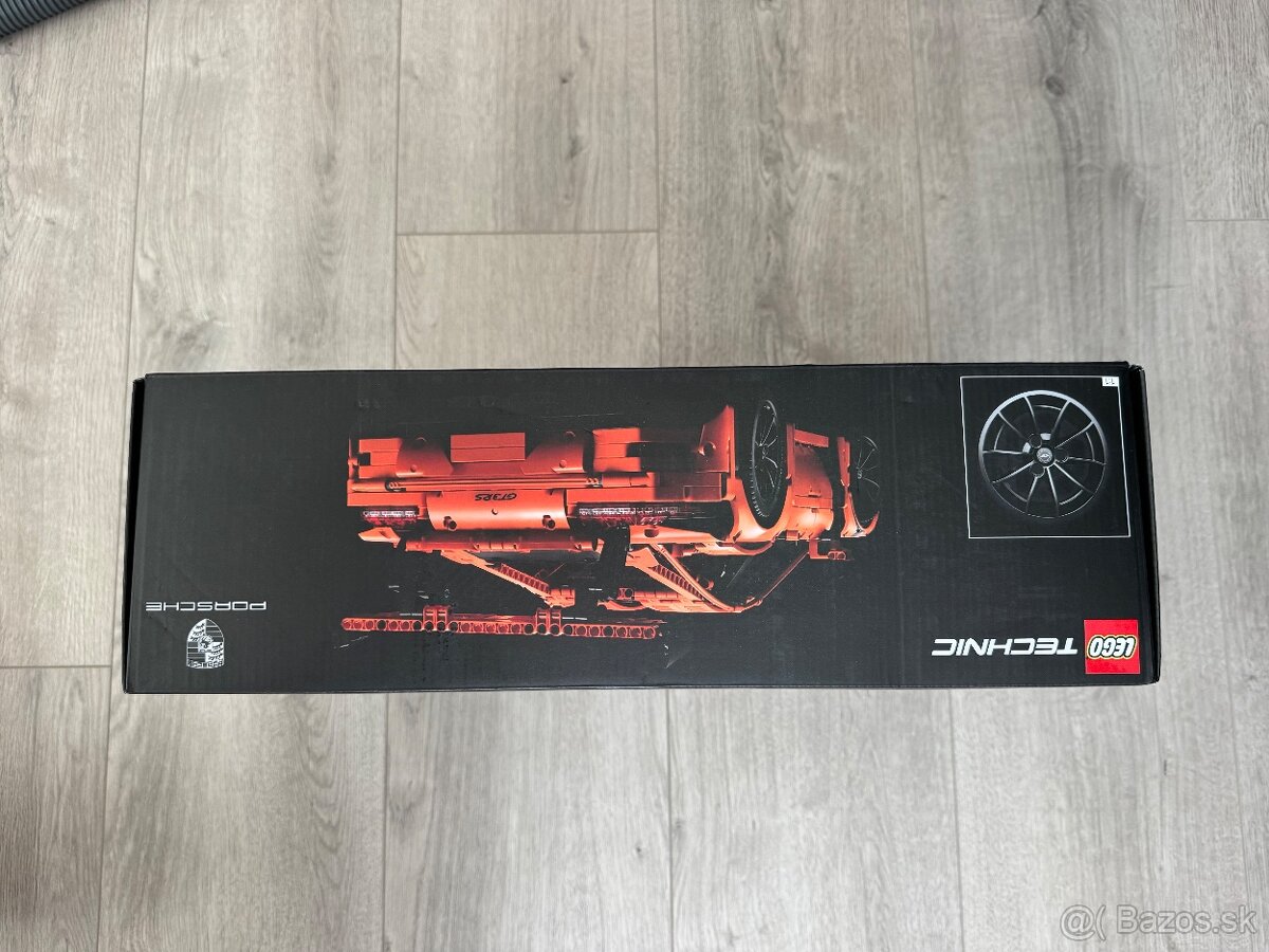 LEGO Technic Porsche 911 GT3 RS - 4