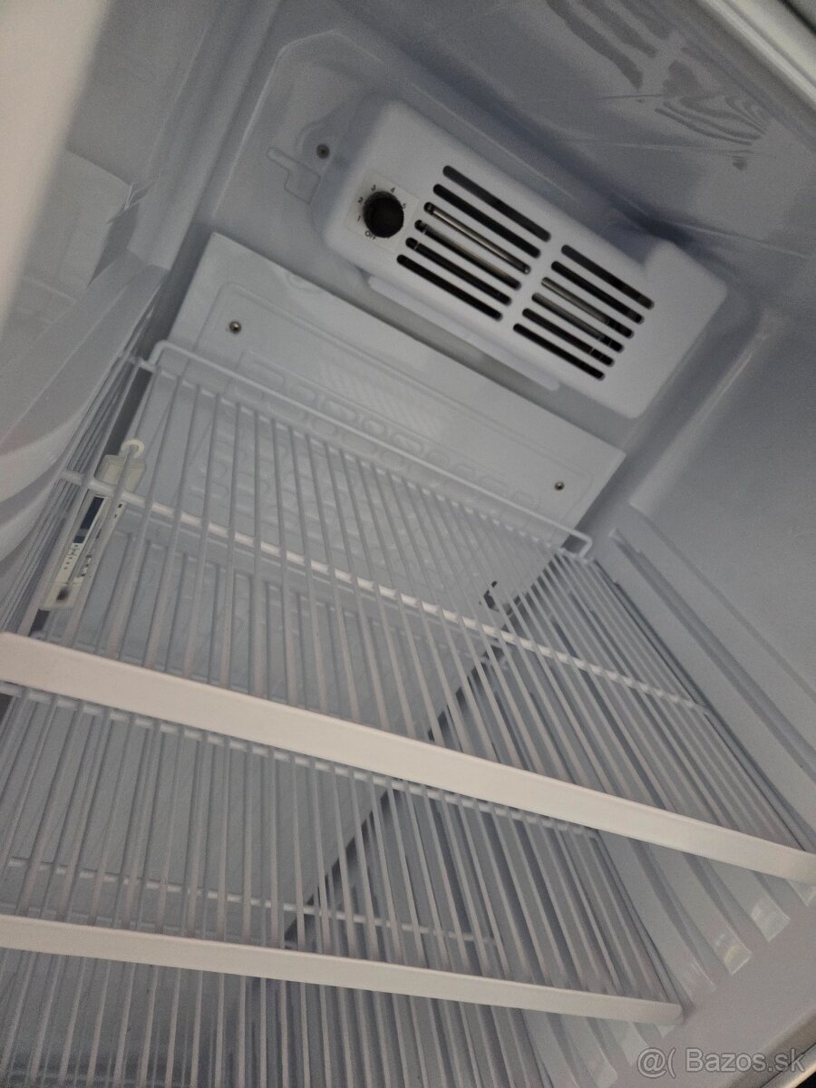 Gastro vitrínová chladnička – TOP stav - 4