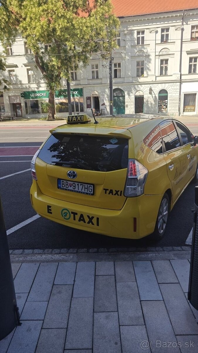 Toyota Prius Plus - 4