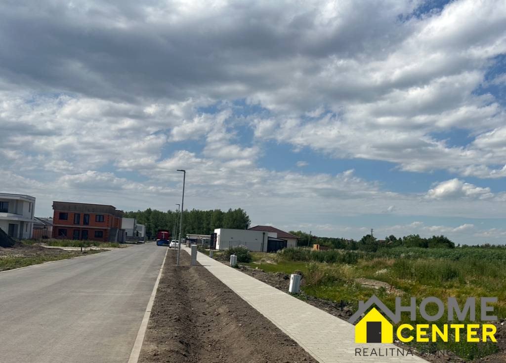 PREDAJ : Stavebné pozemky pri termálnom kúpalisku Nesvady - 4