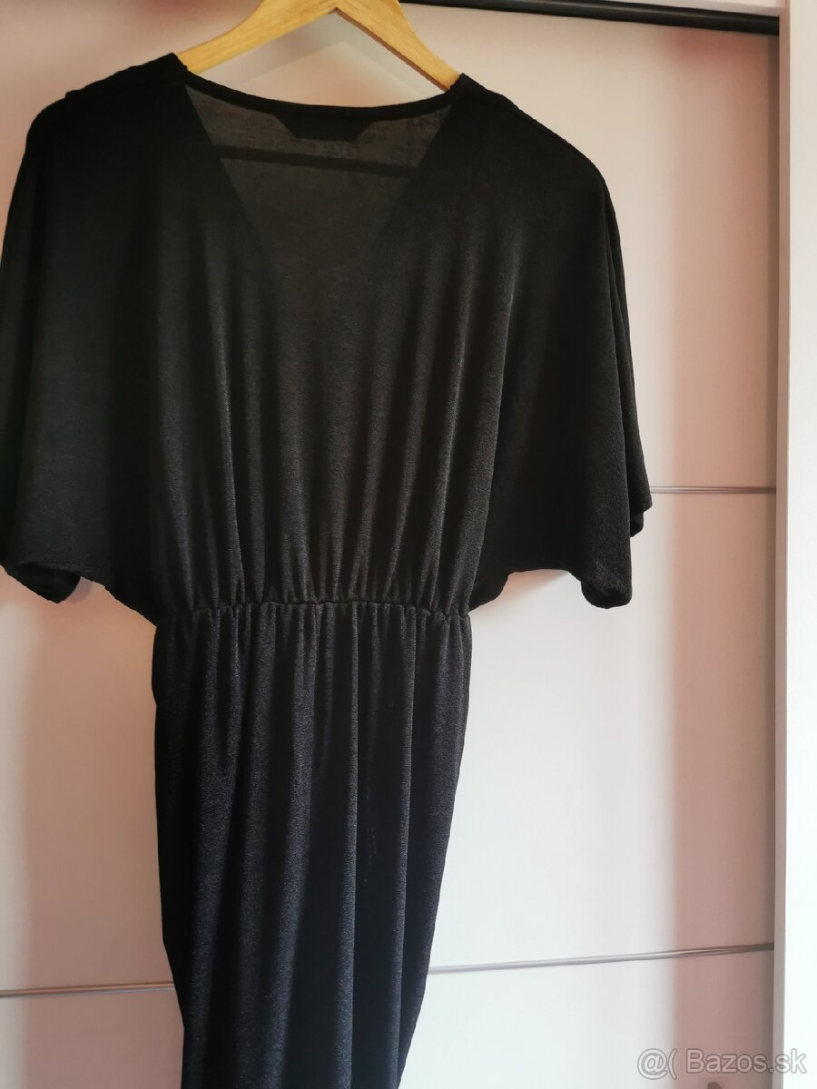 Čierne šaty s rozparkom - 4