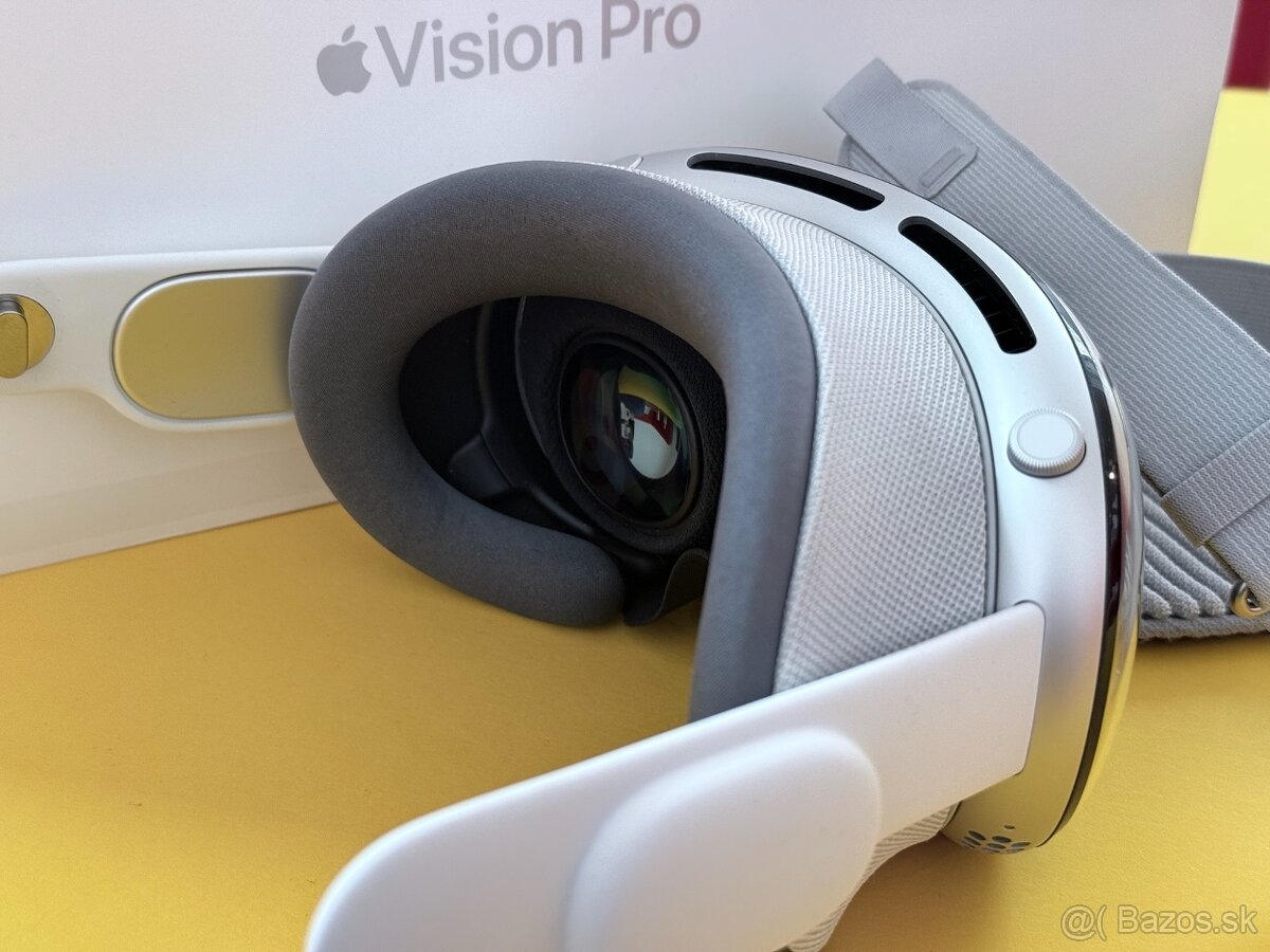 Apple Vision Pro 256GB MQL83LL/A US - 4