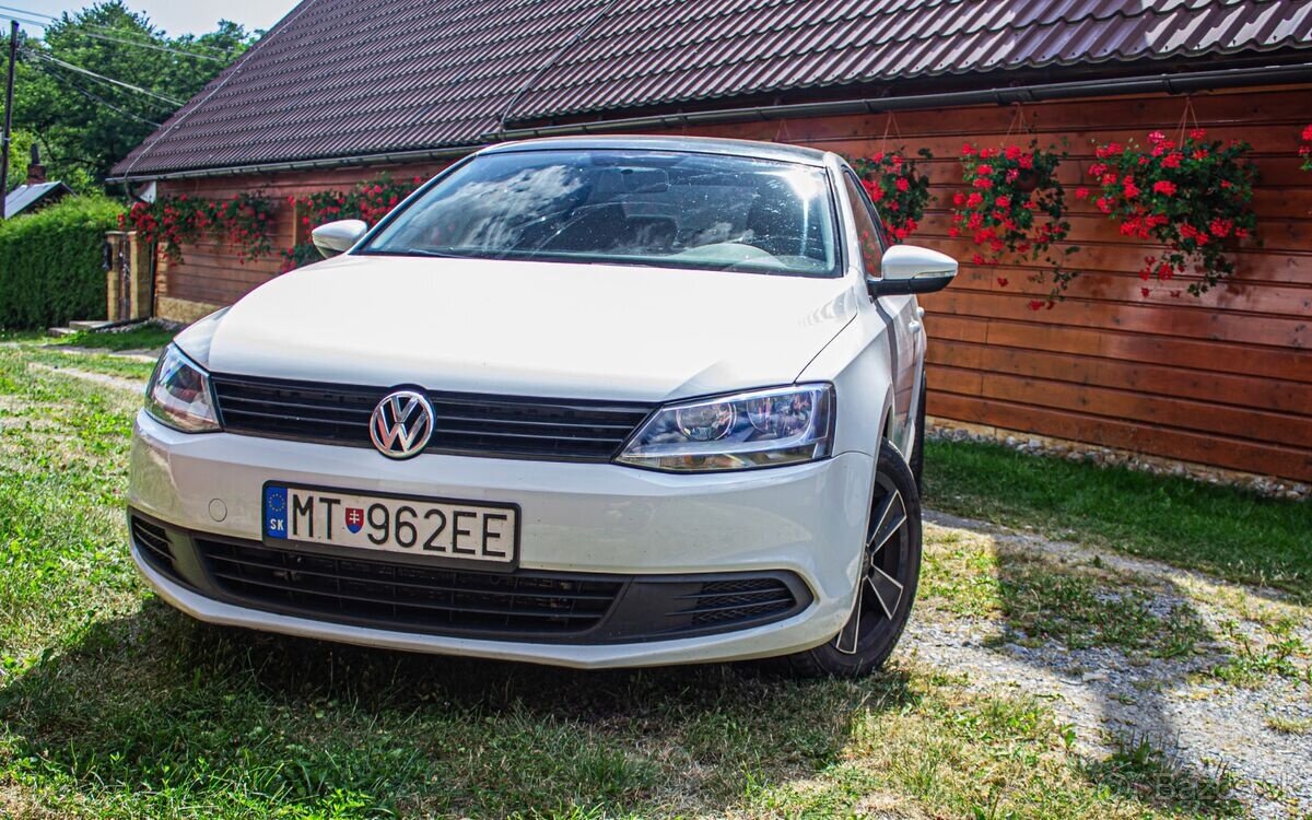 Volkswagen Jetta 1.6 TDI Comfortline - 4