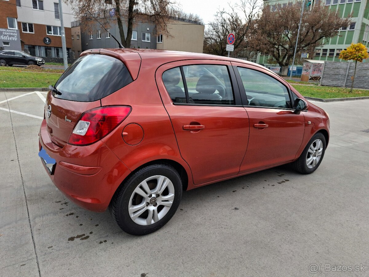 Opel Corsa 1.2 16V 63kw 2013 Facelift Garážované - 4