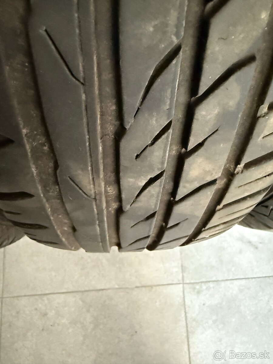 Predám pneu Matador 205/65R15 - 4