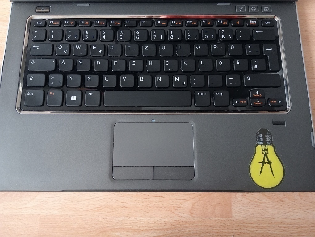 predám Dell Vostro / 6gb ram/ Intel core i3 /120gb ssd disk - 4