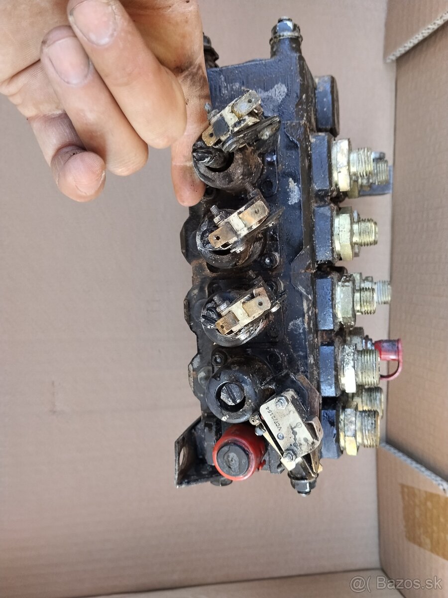 4 sekciovy ciový hydraulicky rozvádzač - 4