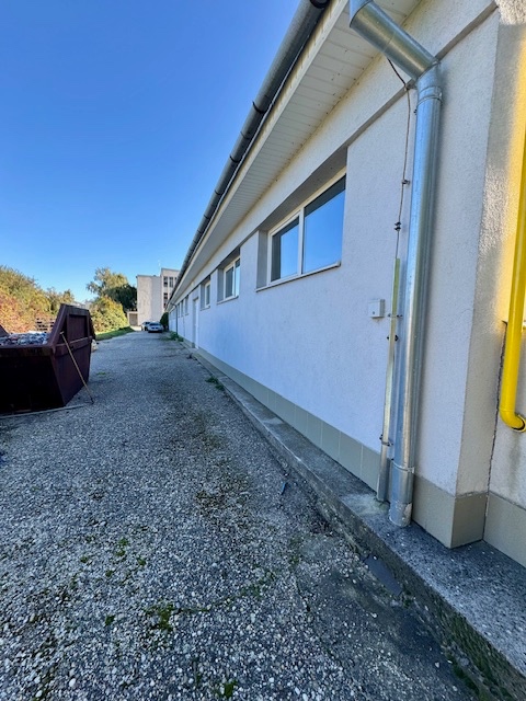 Na predaj 2 prepojené haly 1200 m2 v Dolnom Ohaji - 4