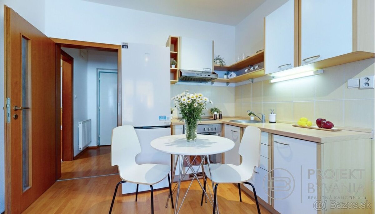 REZERVOVANÉ 2-izbový byt, NÁM. HRANIČIAROV, veľký BALKÓN, v - 4