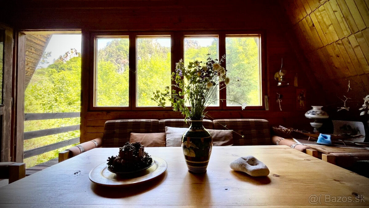 Chata s panoramatickým výhľadom na Súľovské skaly. - 4