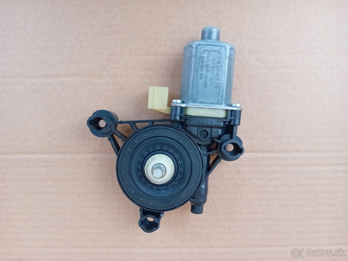 Motorček stahováni,spínače,jednotky Octávia 3 - 4