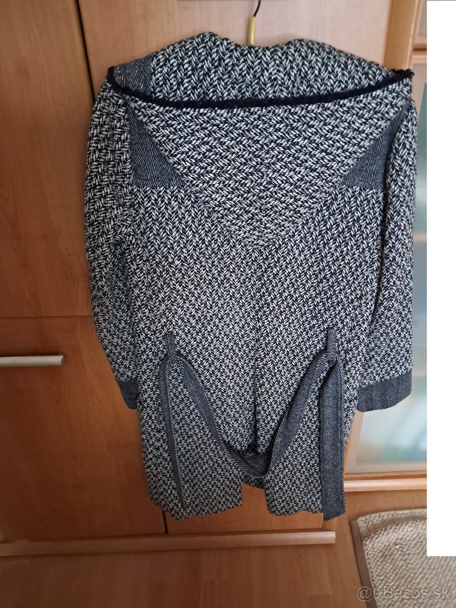 dámsky kabát s kapucou - 4