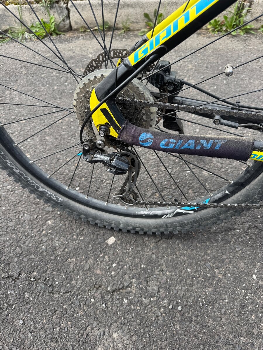 Giant - 4