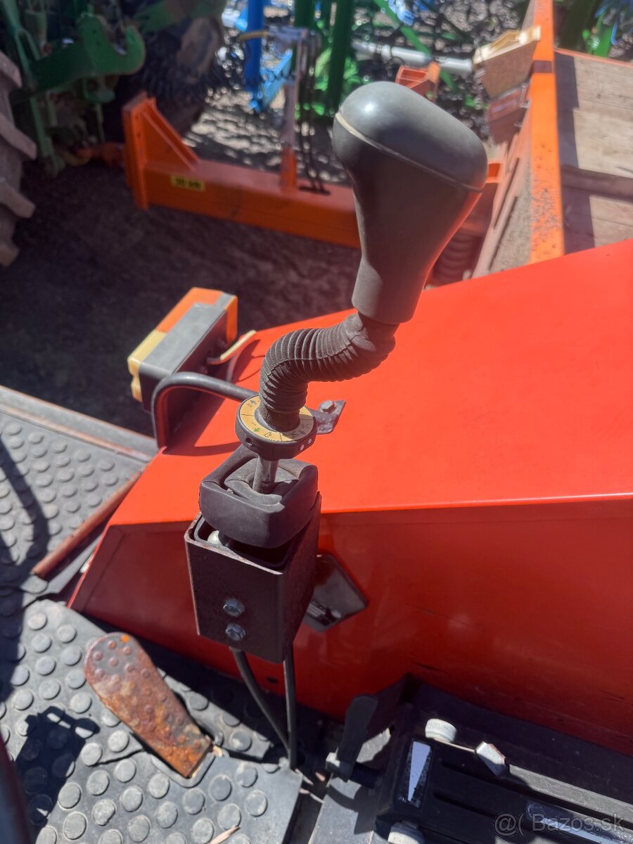 Čelní nakladač trac-lift 102 - 4