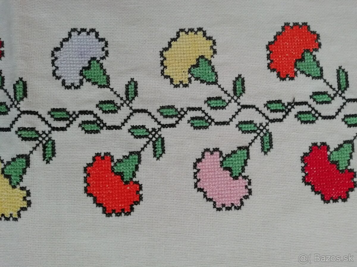 RETRO OBRUS VYŠÍVANÝ - 4