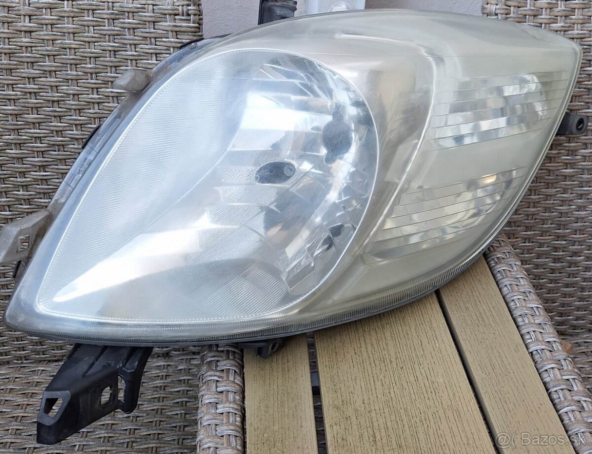 Predné svetlomety Toyota YARIS 2006 XP9 - 4